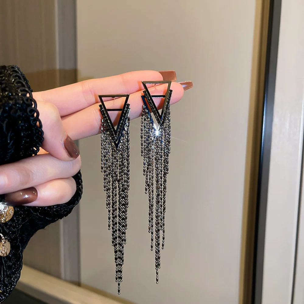 

Fashion Triangle Inlaid Rhinestones Tassel Earrings for Women Shiny Zircon Pendant Ear Studs Charm Girls Ear Hoops Trend Jewelry