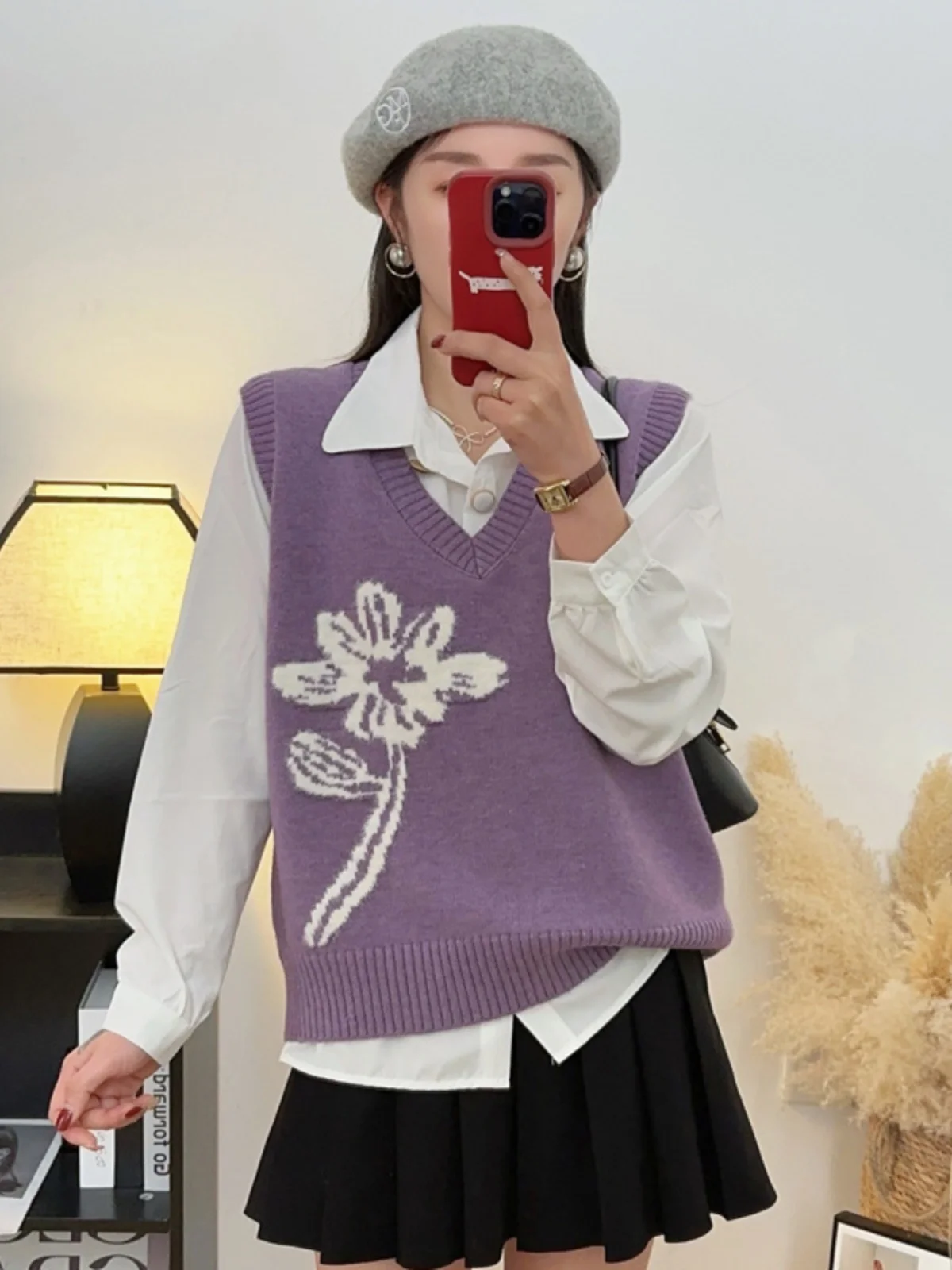 White Collar Girdear New 2024 Spring and Autumn Design Sense Loose All-Match Embroidery V-neck Fleece Sweater vest Vest |