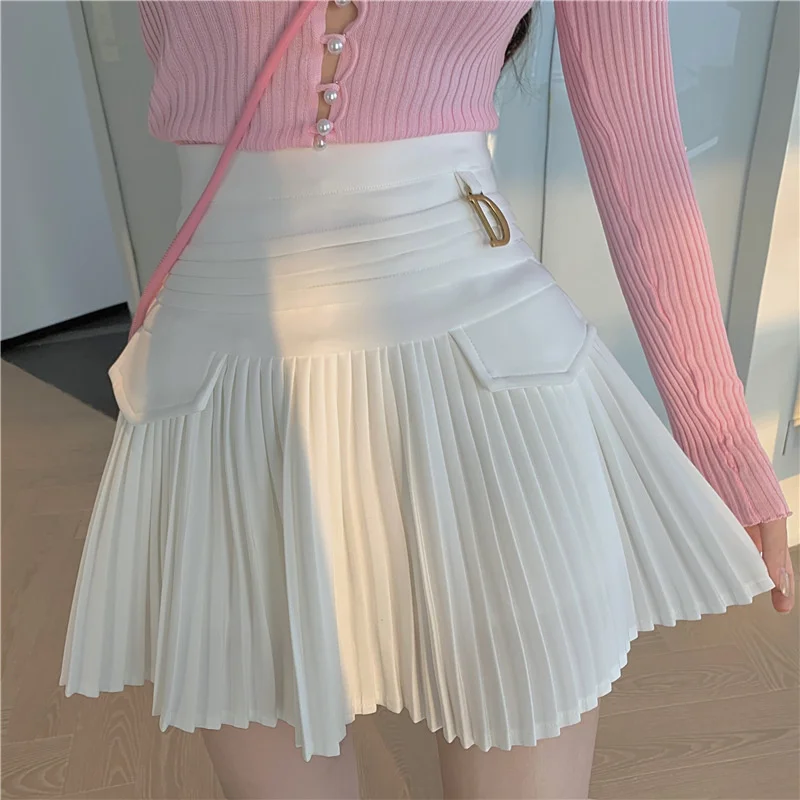 

2022 White Pleated Skirts Sexy Casual Slim College Women High Waist Mini Metal Letter D A-Line Clubwear Korean Fashion Style