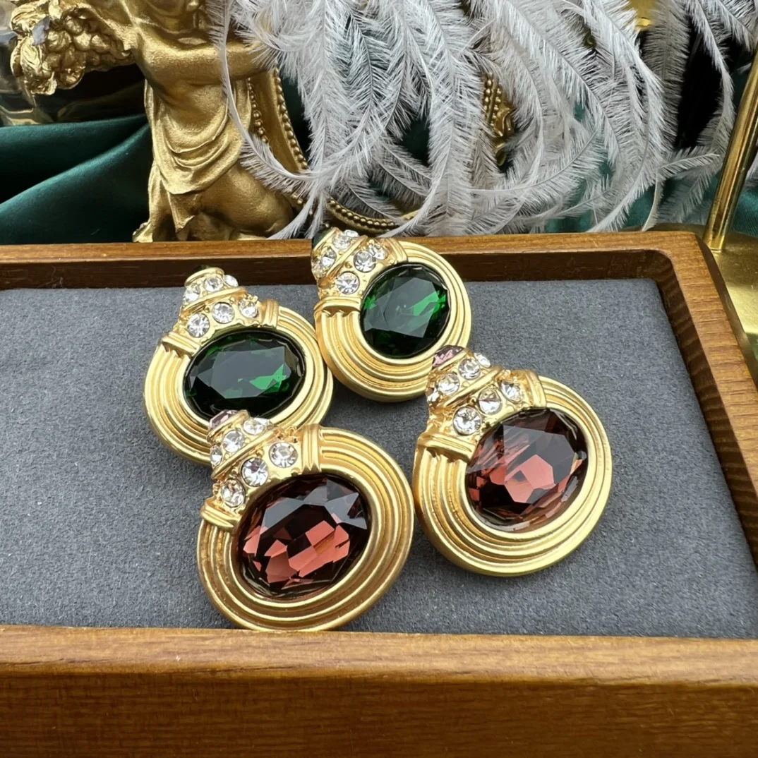 

Medieval inlay zircon rhinestone joker temperament stud earrings