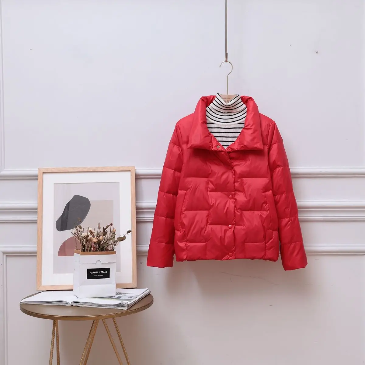 2023 Autumn and Winter Women's Short Down Jacket Stand Collar Loose Thin Fashion Generous Coat Female White Duck Down M09