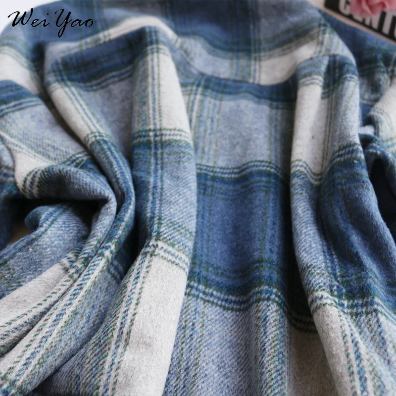 Женский плюшевый кардиган винтажного голубо-клетчатого принта свободного покроя на каждый день зимой.