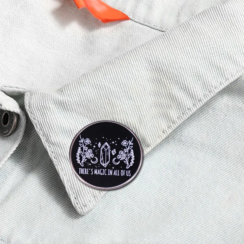 Волшебная брошь в каждом из нас значок виде СВИСТЯЩЕГО цветка с кристаллами