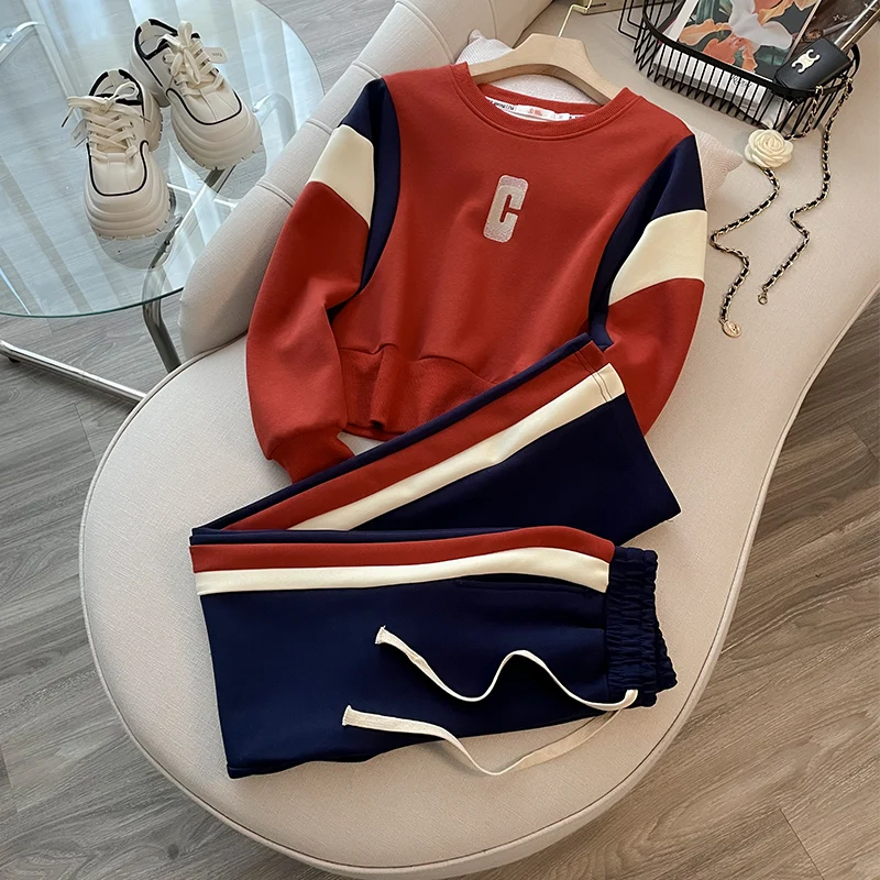 Рисунок 2 - Женский спортивный костюм из двух предметов