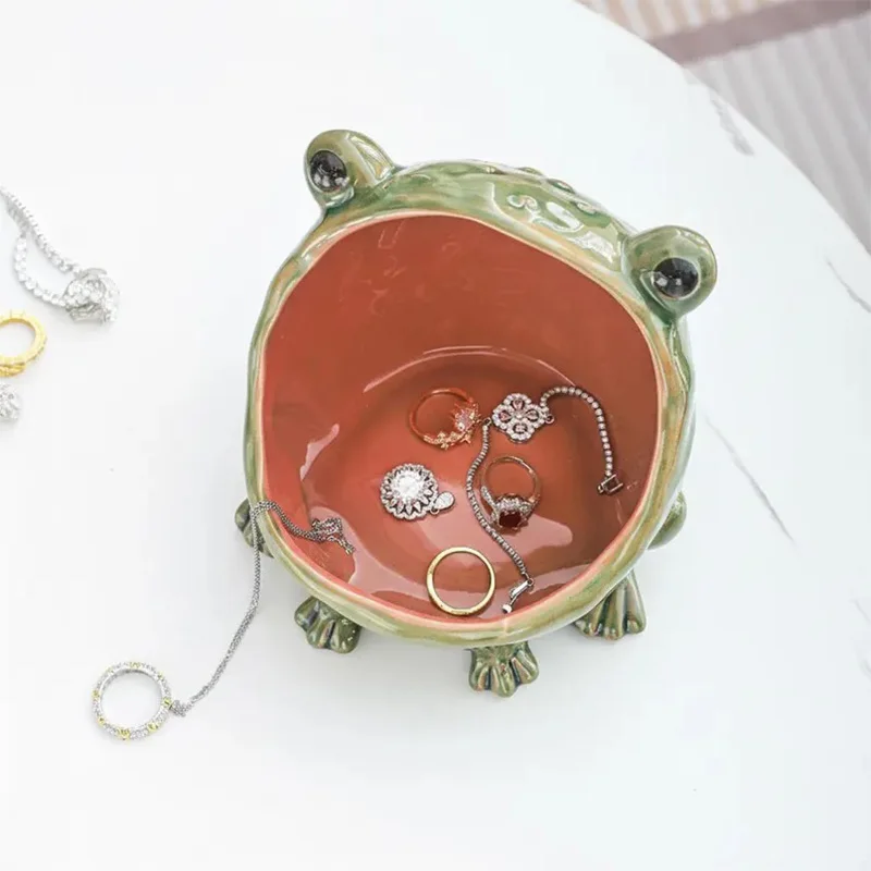 

Керамическая подставка для украшений в виде лягушки