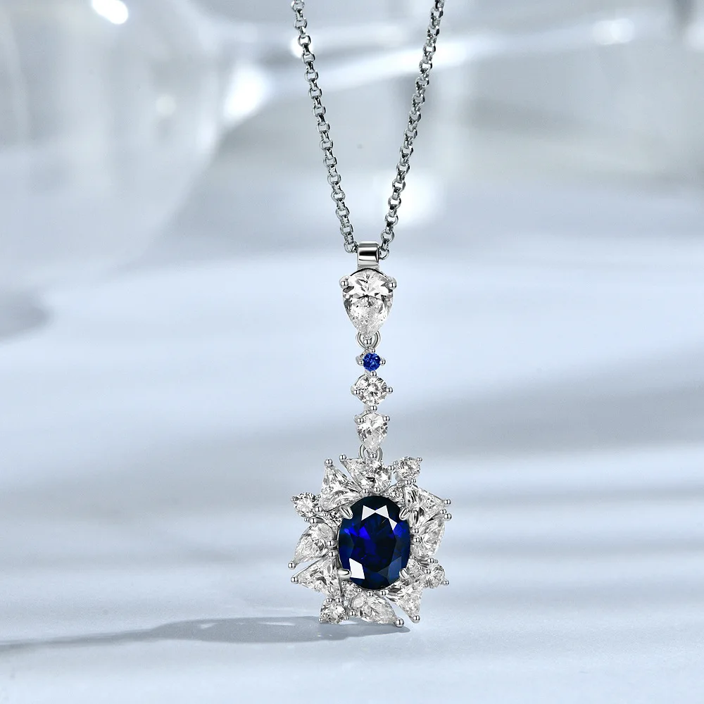 Серебряное ожерелье с бриллиантами в форме яйца