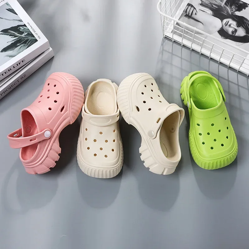 

Women 크록스 Sandals Outdoor Casual Garden Slippers Beach Shoes Breathable Hollow Lightweight Home Slippers Unisex Holes Sandals