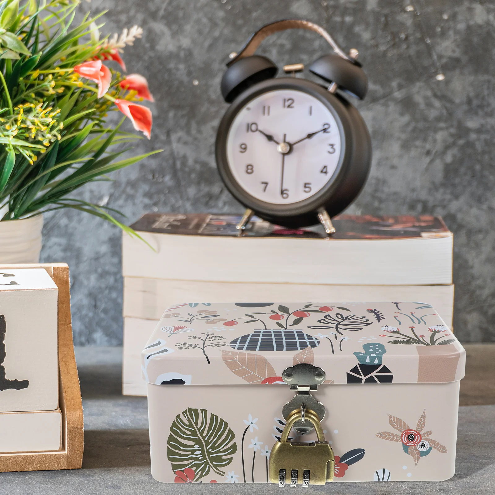 

Adorable Cartoon Pattern Tinplate Box Sturdy Wear-resistant Metal Box Multi-purpose Storage Box