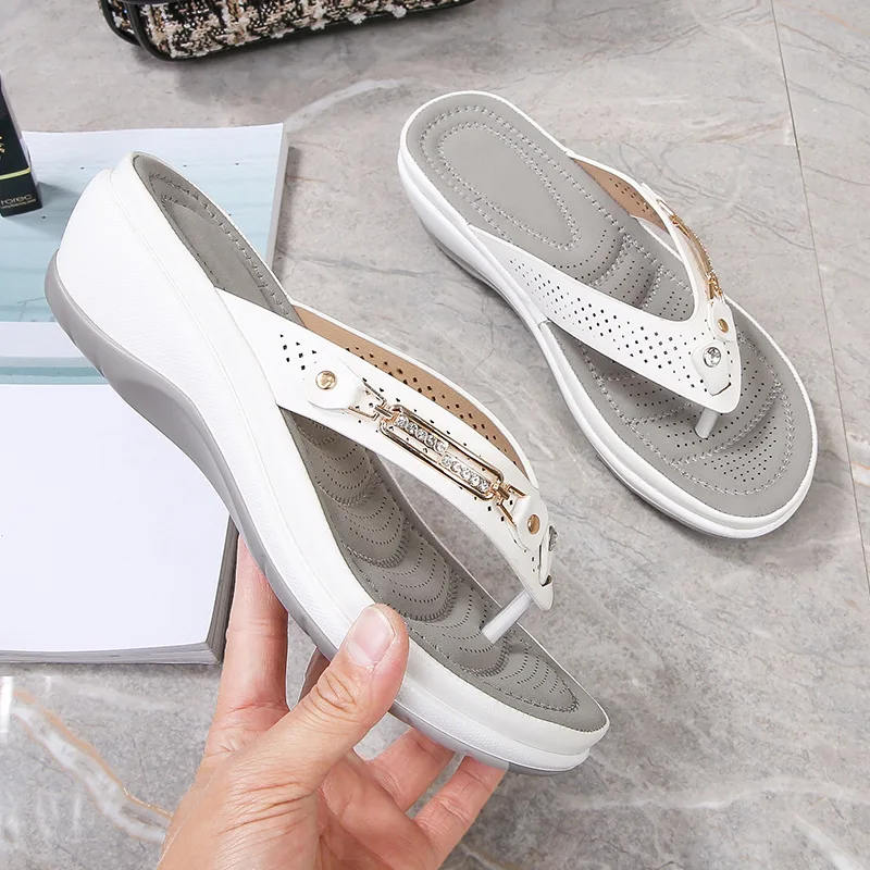 

2023 Women's Slippers Summer New Fashion Metal Button Slides Shoes Wedge Beach Sandals Women