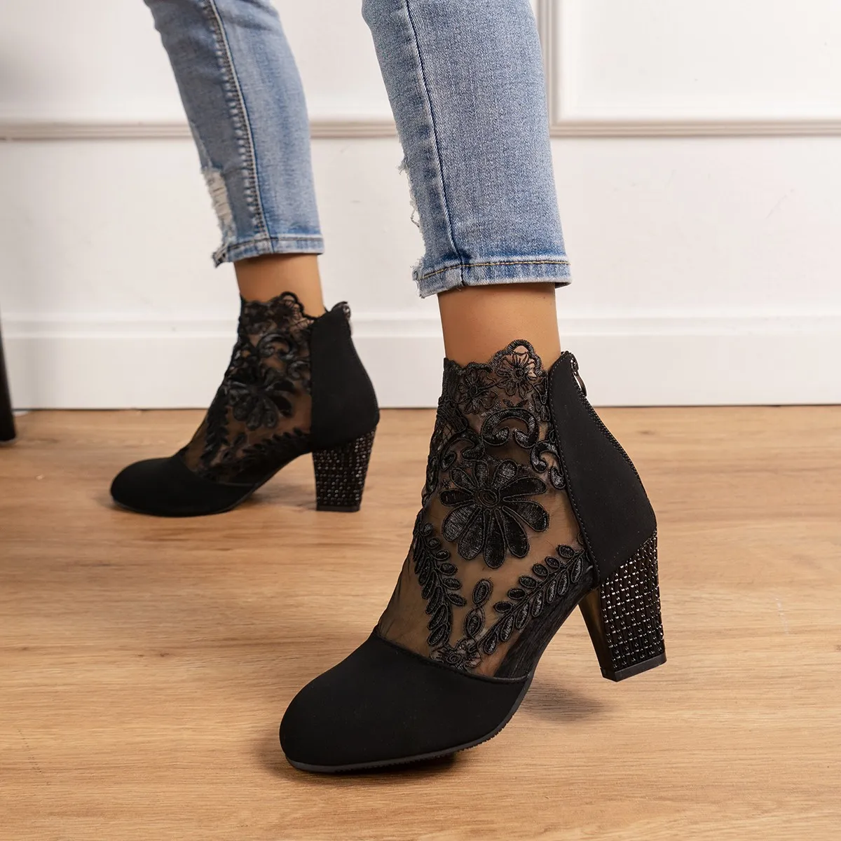 

2024 New Fashion Women High Heels Lace Flower Ankle Strap Hollow Out Sandals Round Toe Zip Pumps Zapatos De Mujer