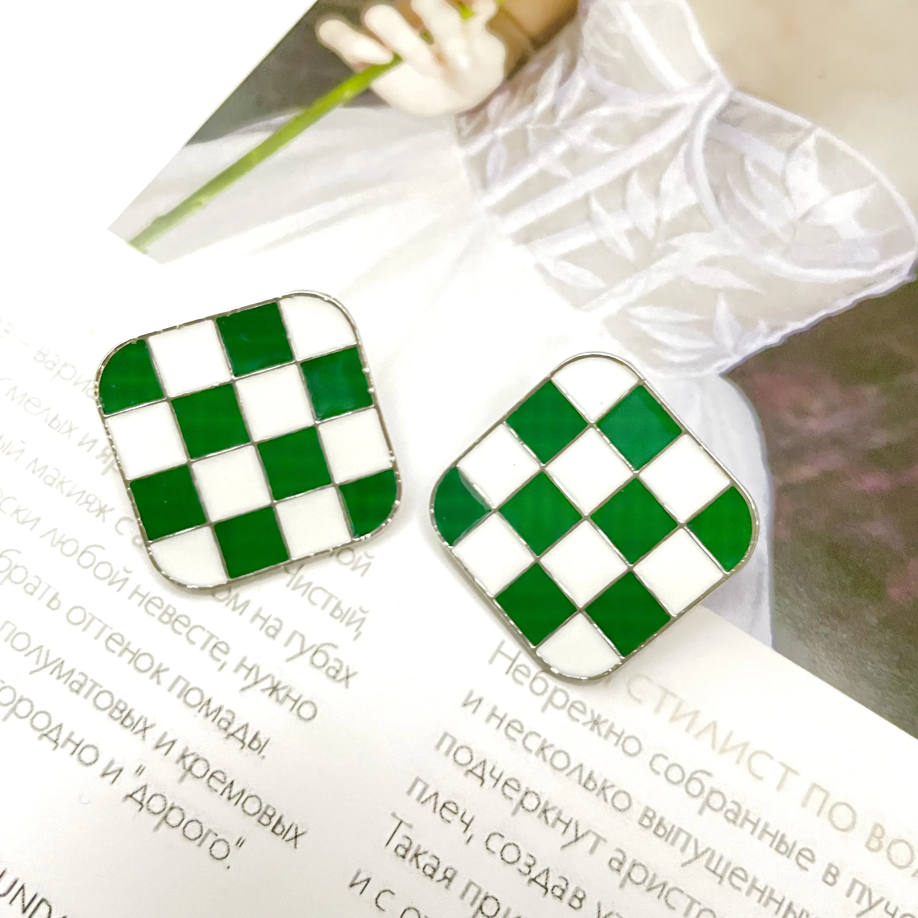 Ретро шахматные зеленые и белые громоздкие серьги, простые Геометрические Квадратные серьги, новые серьги
