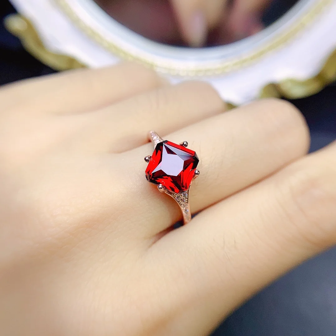 New natural garnet ring Fashion Elegant Women red Color Princess Garnet Red Stone Engagement Wedding Rings for Women Jewelry