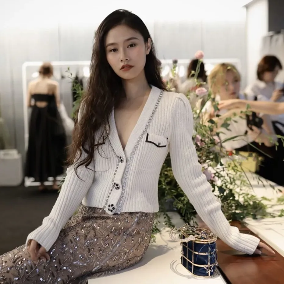 

Женский трикотажный кардиган на пуговицах, с V-образным вырезом