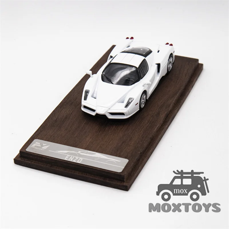Модель автомобиля Findclassic FY 1:64 Enzo