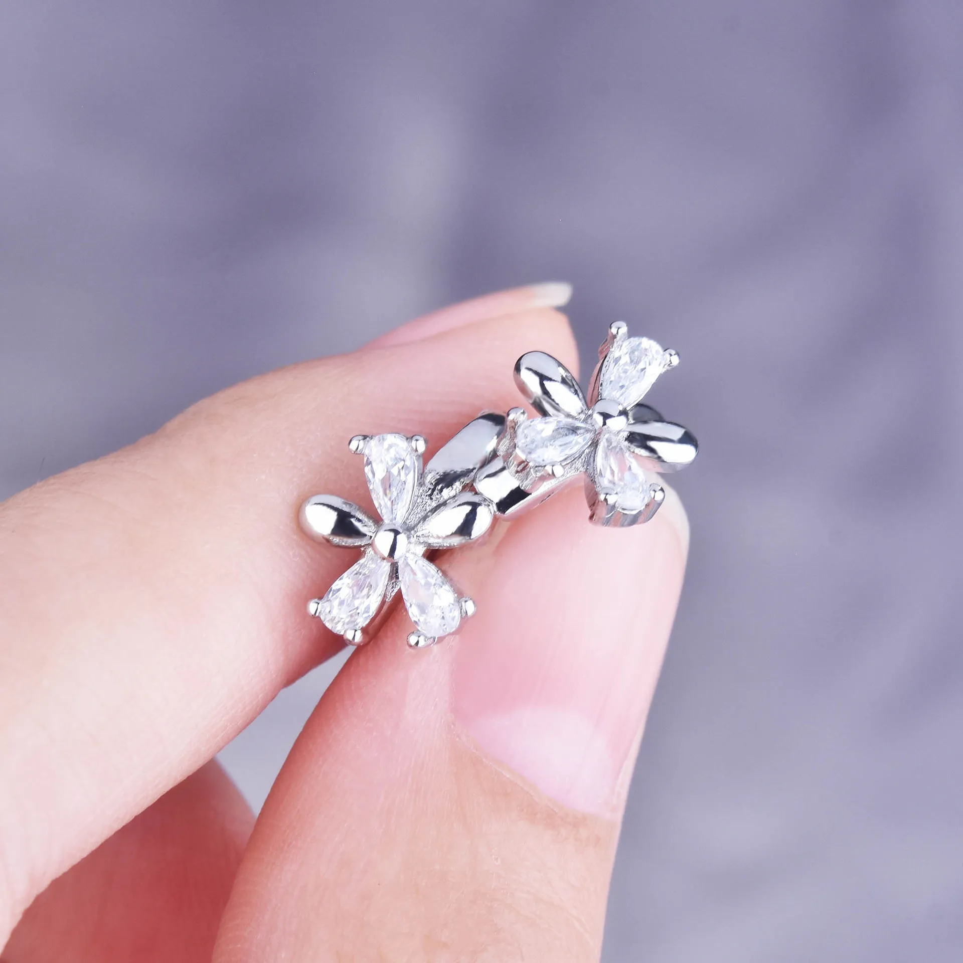 

Flowers Earrings For Women Designer Luxury Earrings Aesthetic Vintage Ear Studs Crystal Korean Style Simple Versatile