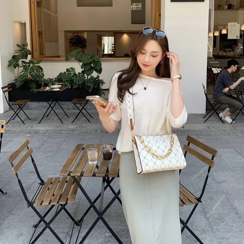 

Women's Wash Bag 2022 New Fashion All-Match Chain Underarm Zipper Portable Messenger Bag