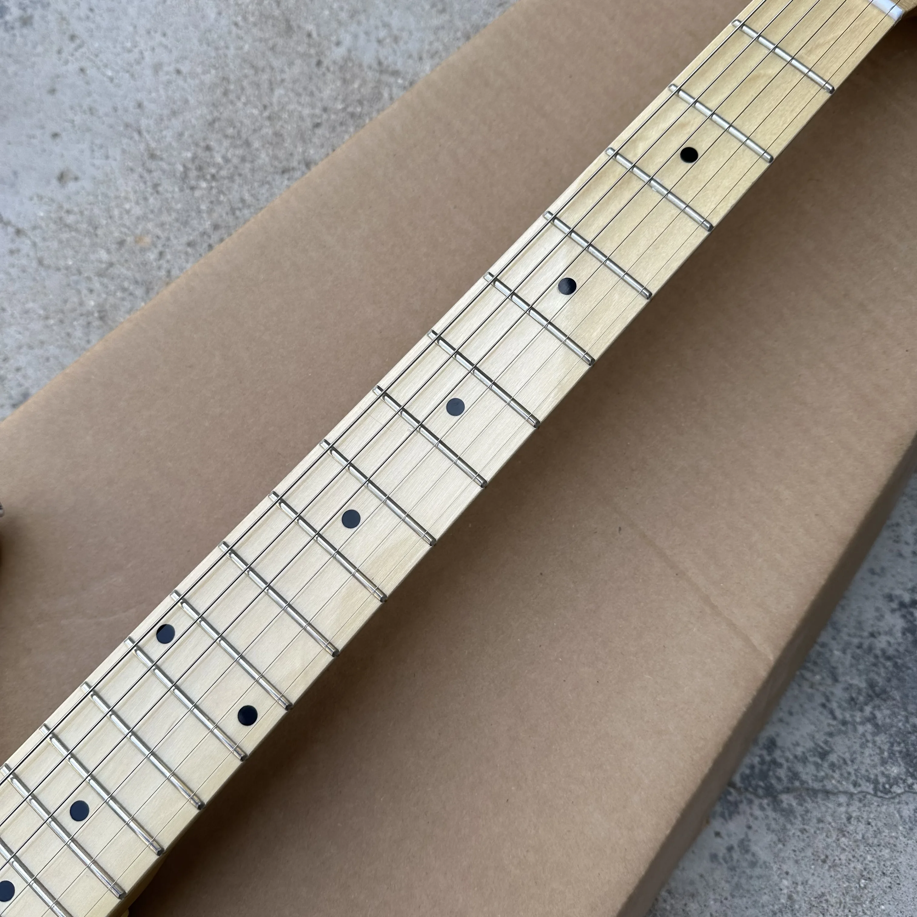 Электрогитара Stratocaste-r ST корпус из красного дерева кленовый гриф гитара с 22 ладами