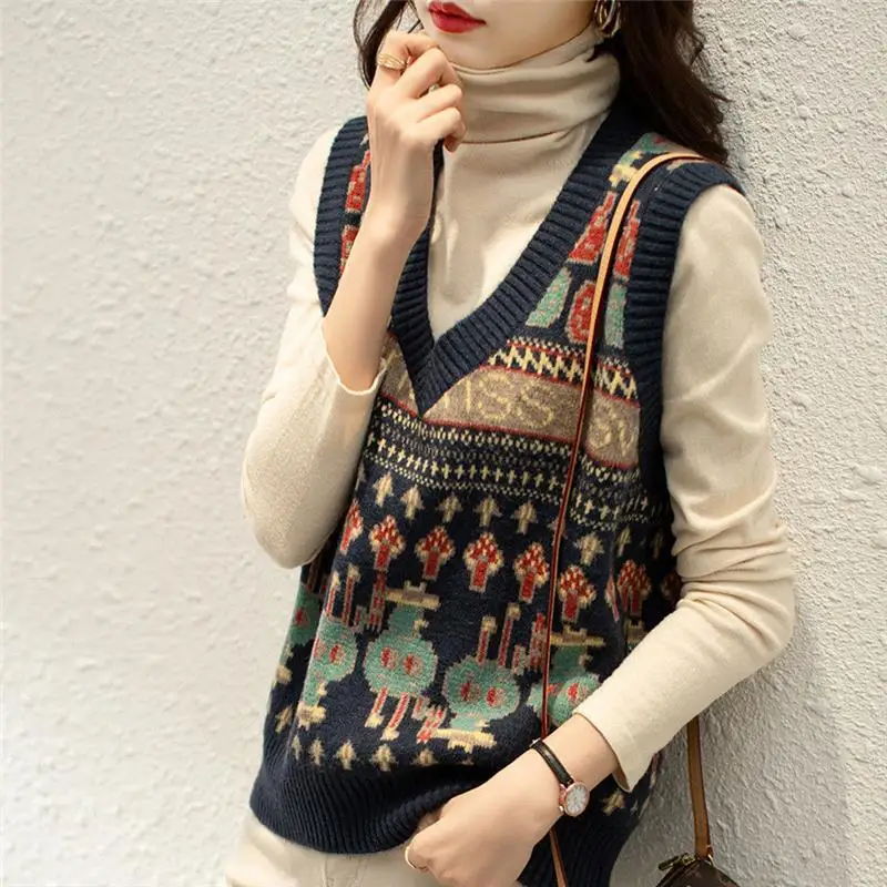 Fashionable Retro Vest Women's Autumn and Winter Outerwear New Loose V-neck Sleeveless Sweater Knitted