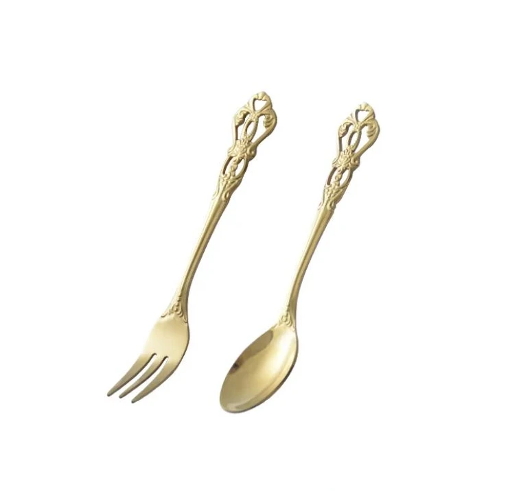 

Античная позолоченная ложка и вилка из металла