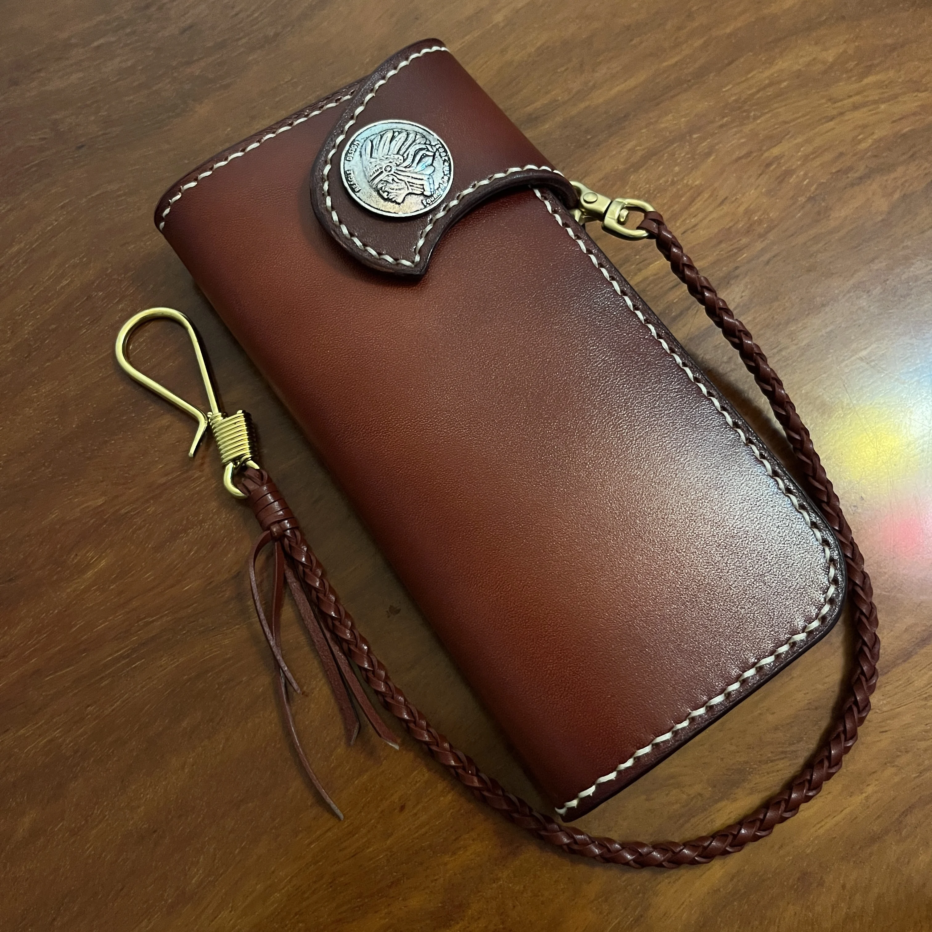 

VW4 толщиной 2 мм, дубленая итальянская коровья кожа, 19,5 см * 9,5 см * 3 см, твердая латунь, крючки, серебряная монета, искусственная кожа