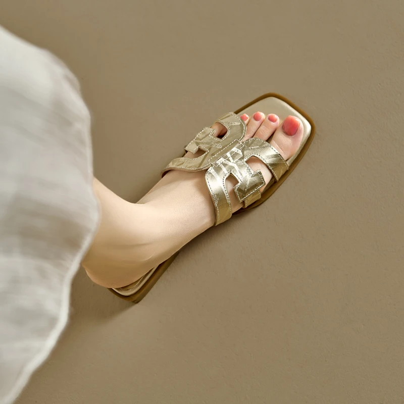 Женские шлепанцы из натуральной кожи на низком каблуке размеры 34-39