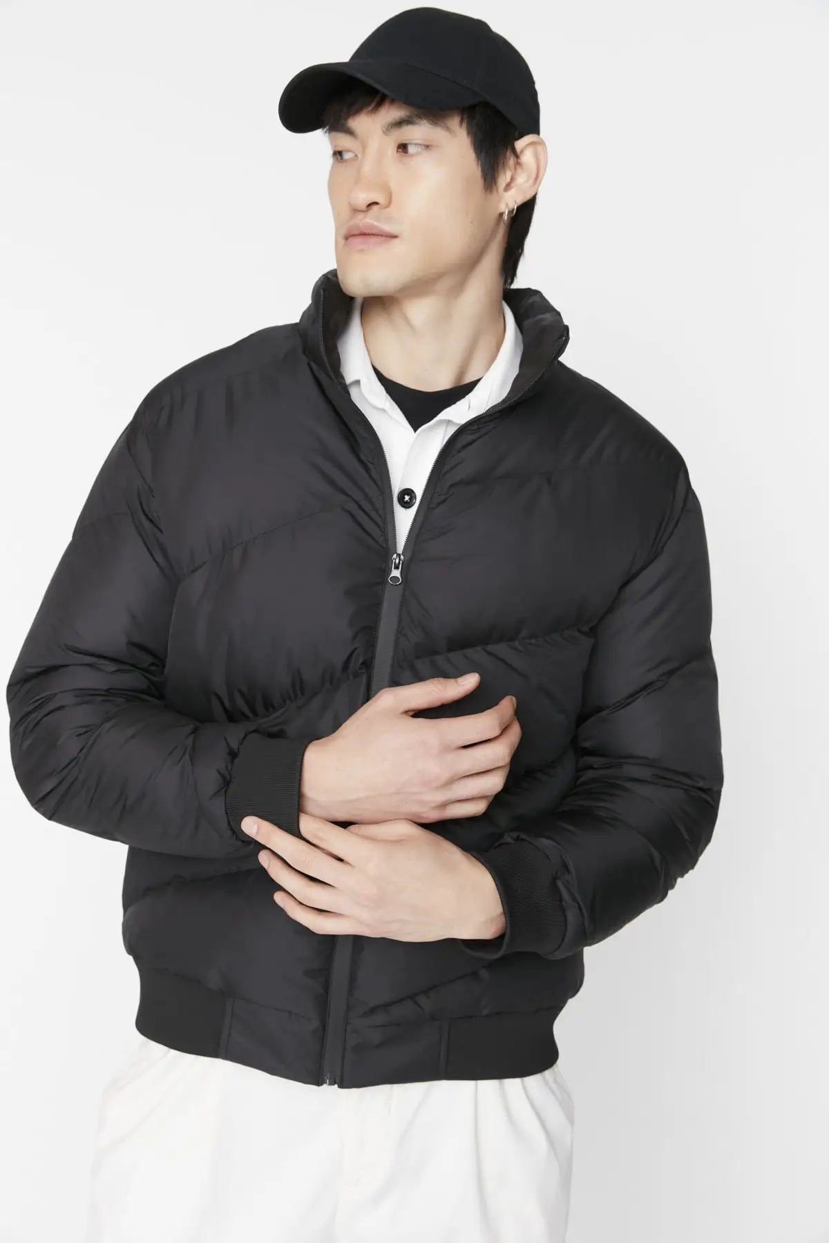 Black Men's Regular Fit Oblique Windproof Jacket TMNAW23MO00073