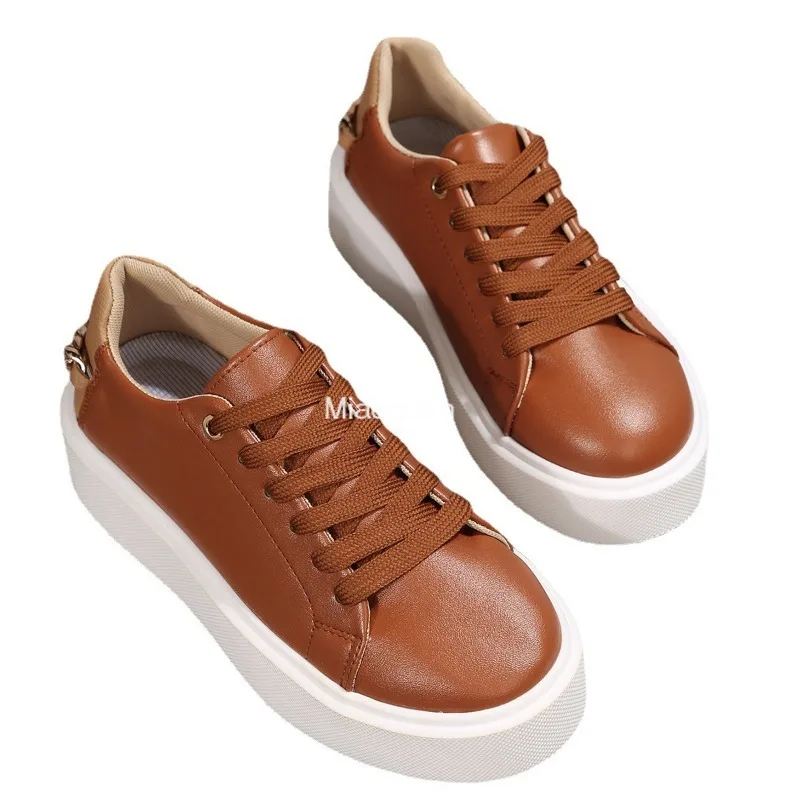 Женские кроссовки на шнуровке однотонные повседневные плоской подошве