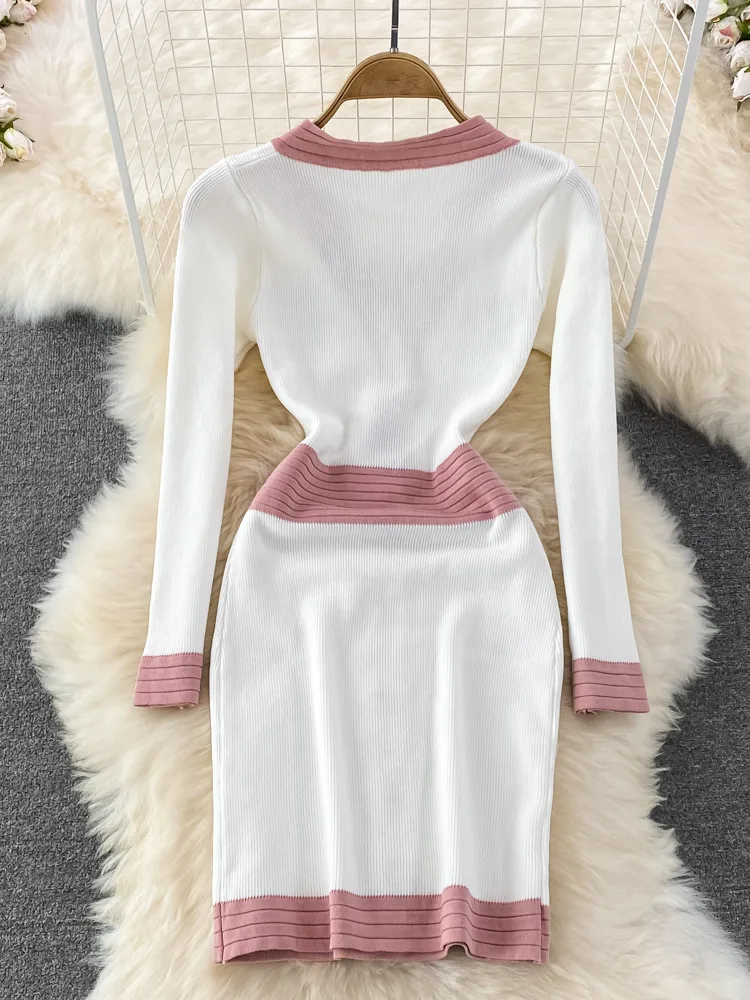 Женское трикотажное платье-свитер с V-образным вырезом и длинным рукавом