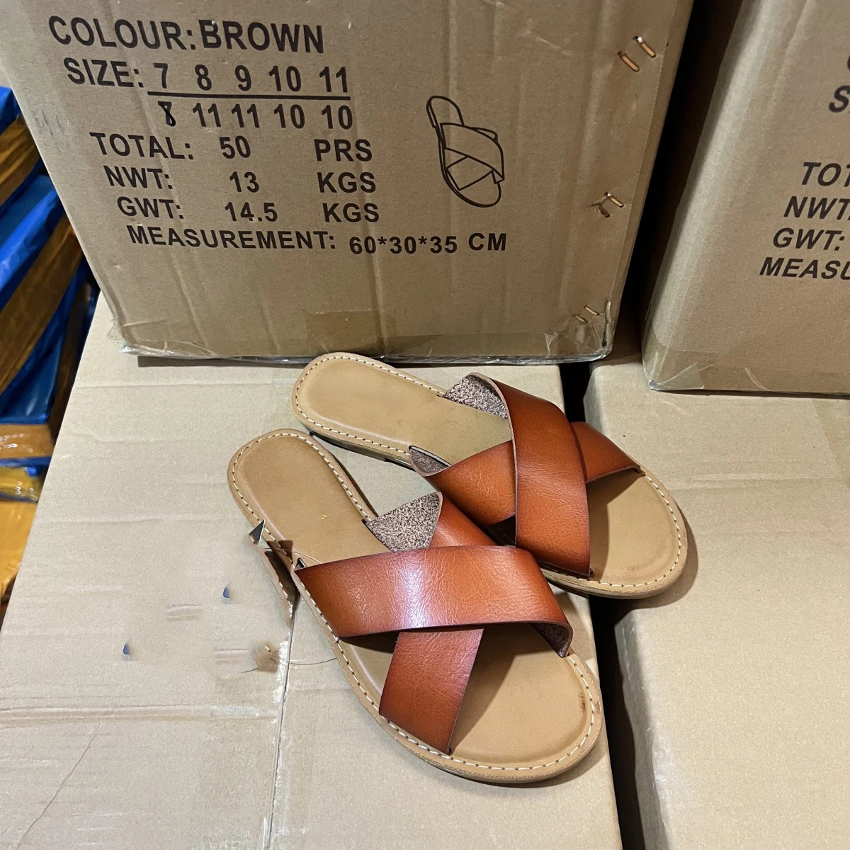 European and American 2023 New cross flat bottom women's slippers non-slip wear-resistant fashion Joker sandals