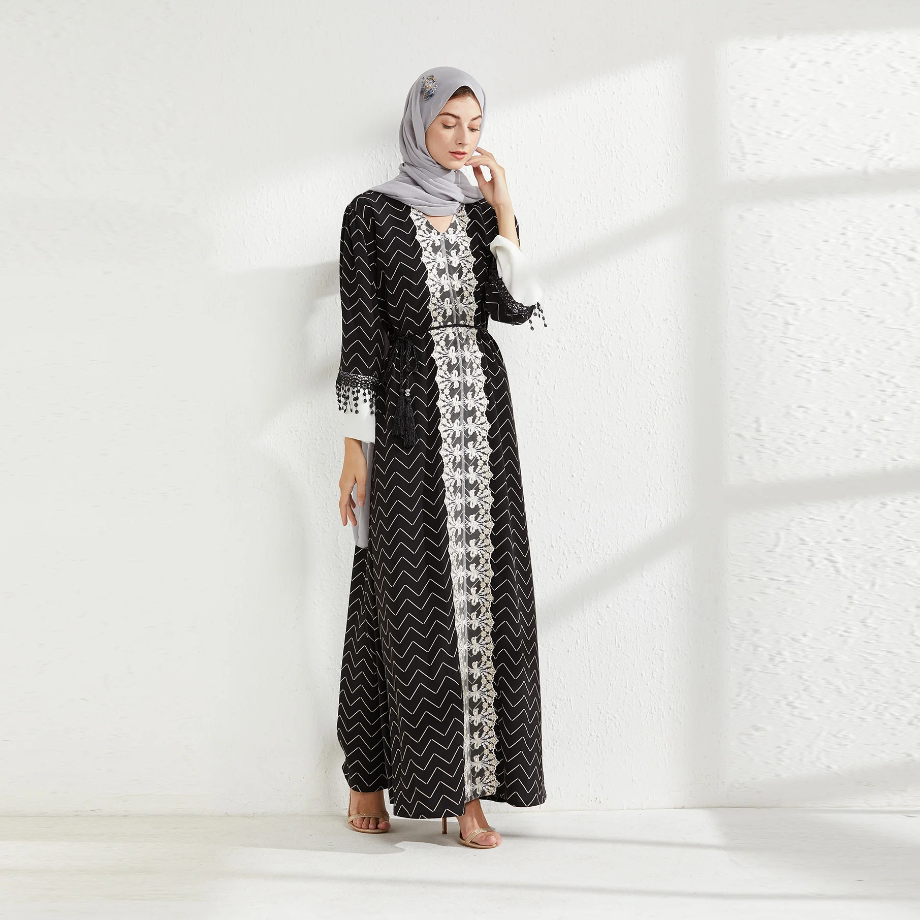 New Large Fashion Stripe Embroidery Lace Ethnic Style Muslim Elegant Women's Gown