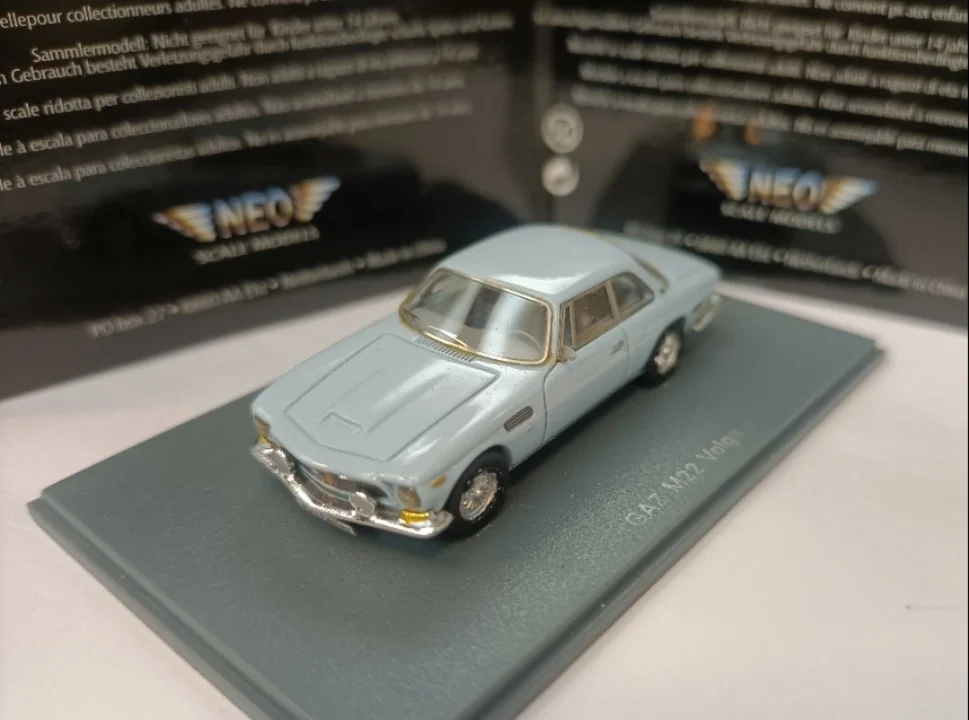 

1/87 Simulation Car Model Neo Italy Esso ISO Rivolta GT Coupe 1961 Blue High End Collection Ornament Gift