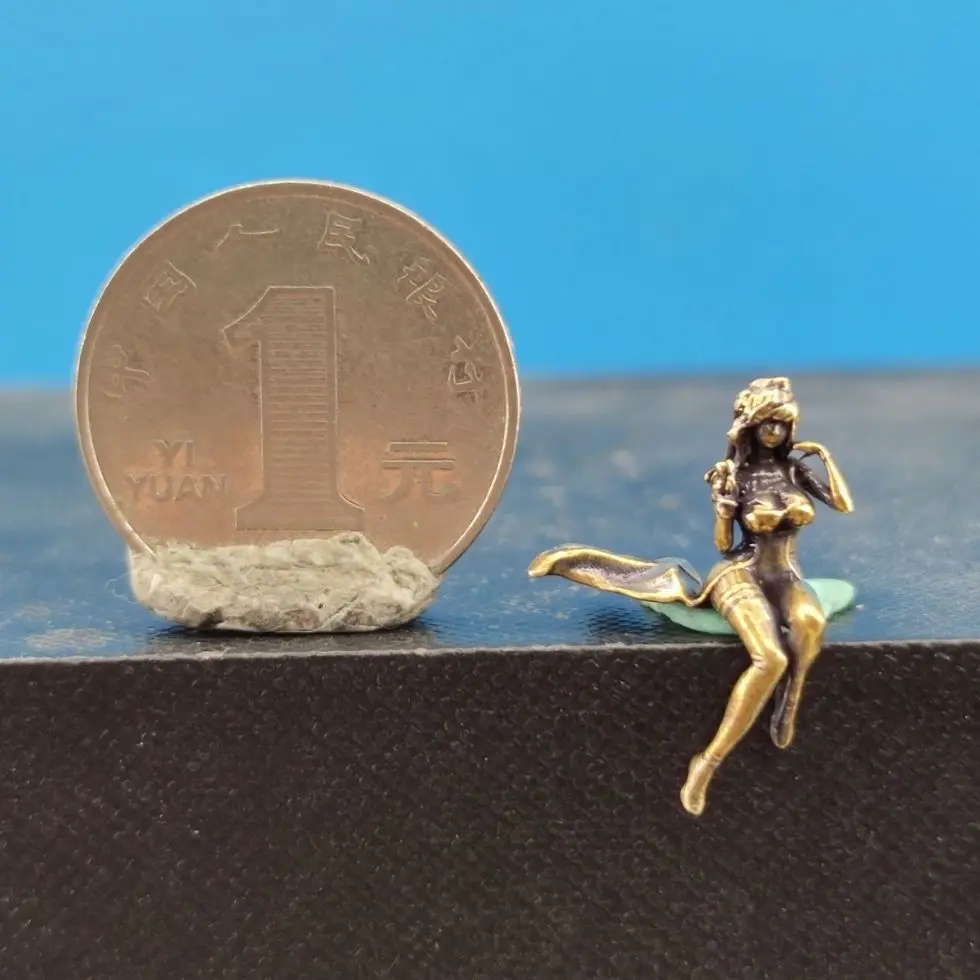 

Латунная миниатюрная статуэтка