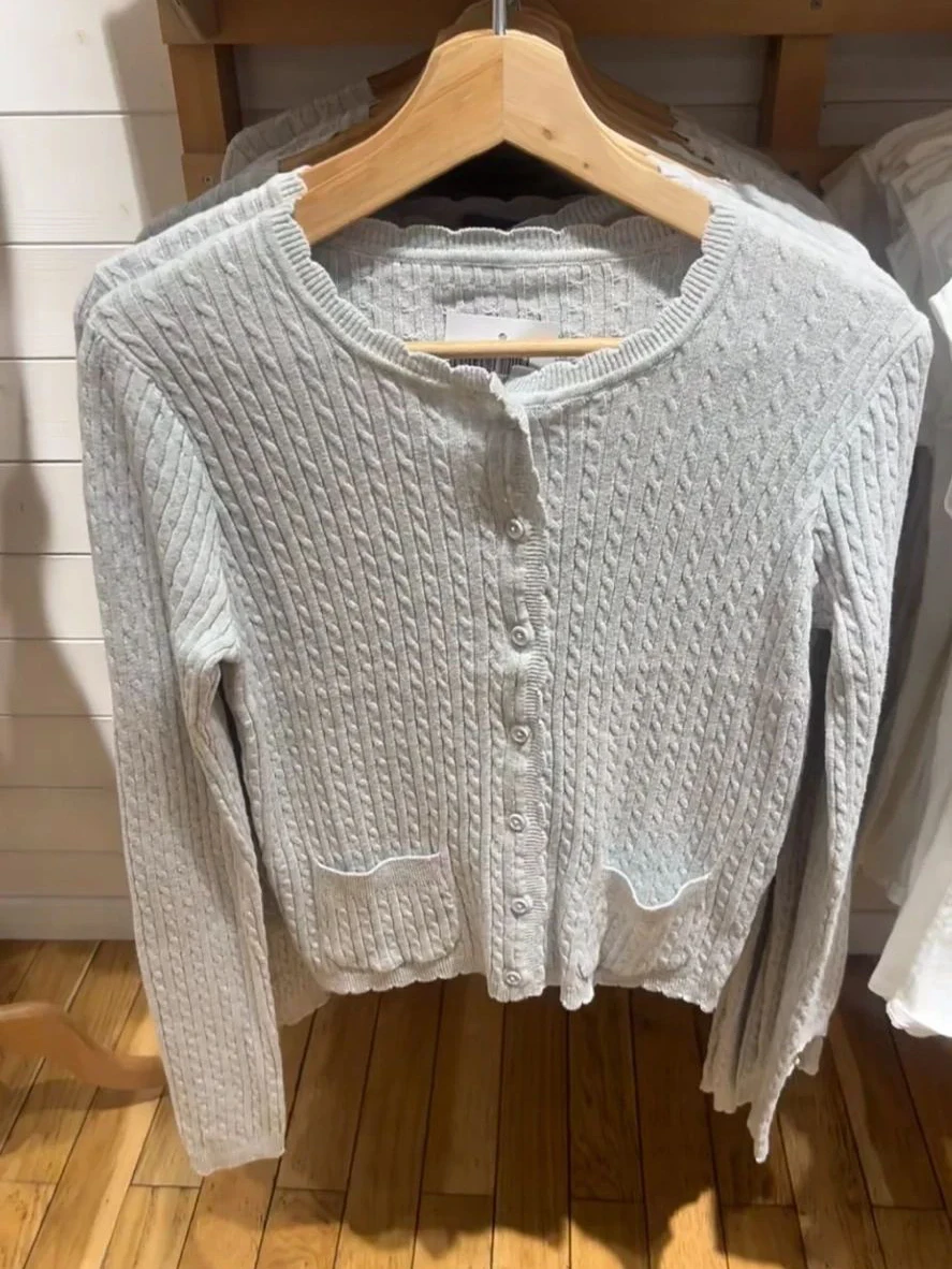 Вязаный свитер с карманами и цветочным принтом кардиган круглым вырезом