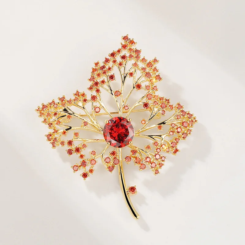 

Autumn Maple Leaf Brooches for Woman Girls Copper Red Crystal Rhinestone Elegant Lapel Pins Vintage Clothing Party Accessories