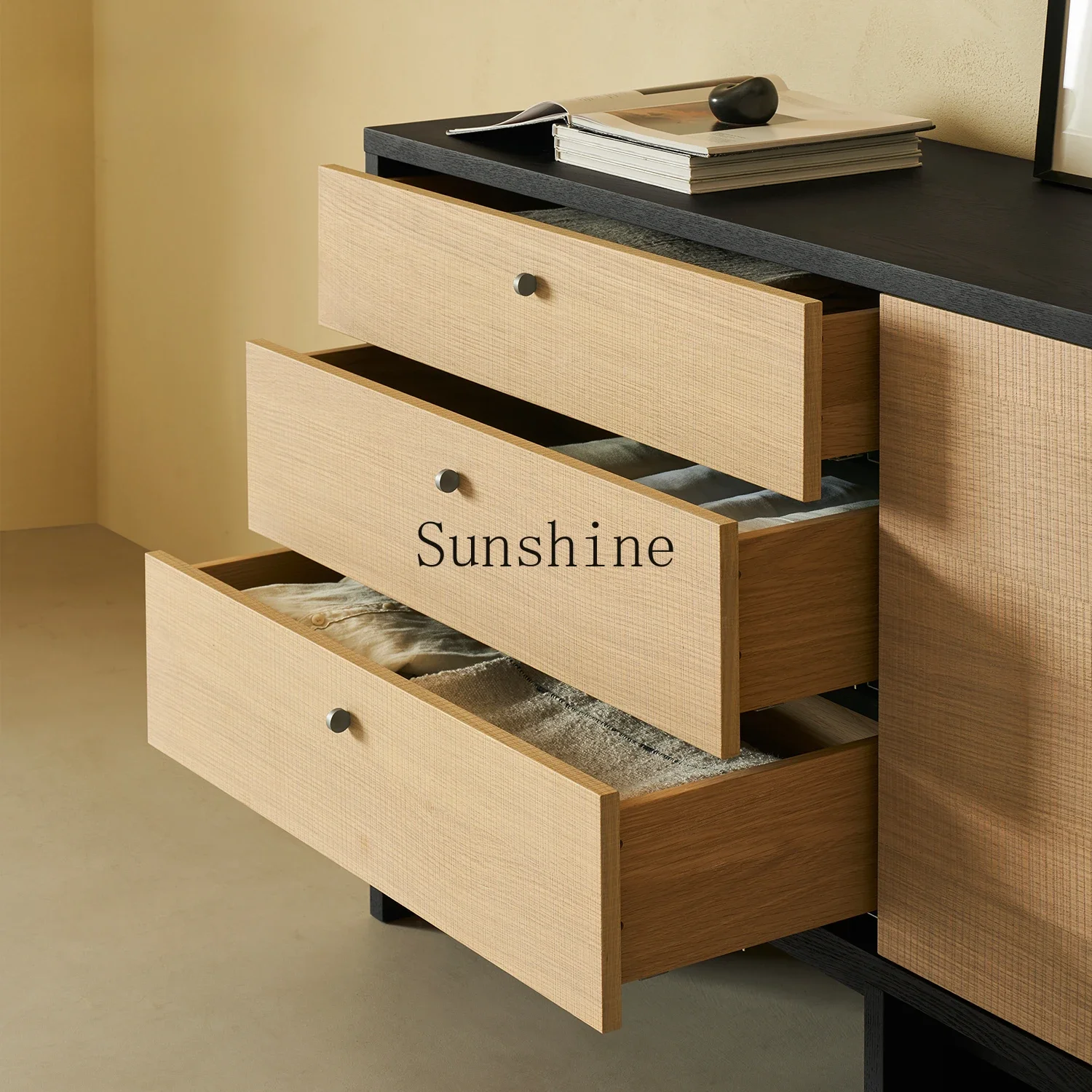 Антикварный дверной шкаф из массива дерева итальянский минималистичный сундук