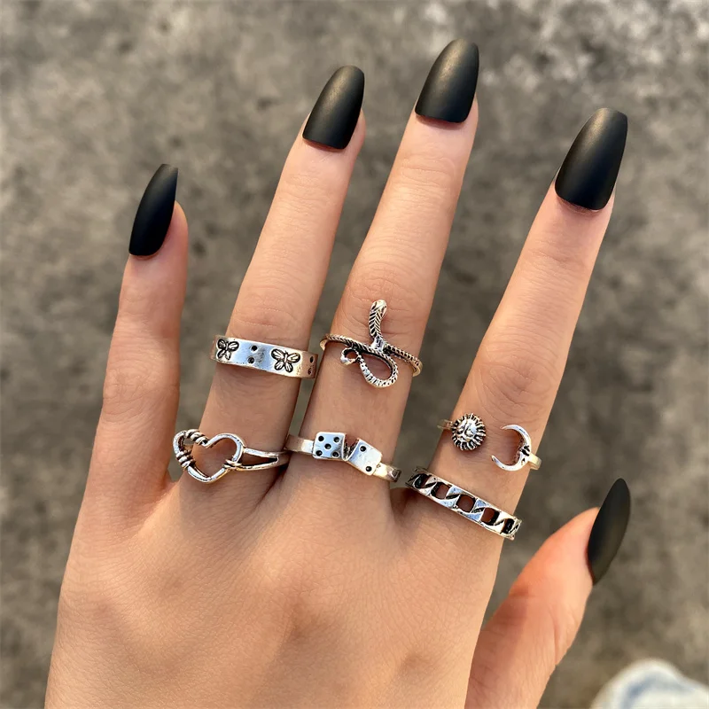 

Punk Skull Ring Set for Women Snake Black Heart Gothic Poker Spades Vintage Plated Retro Rhinestone Charm Finger Jewelry