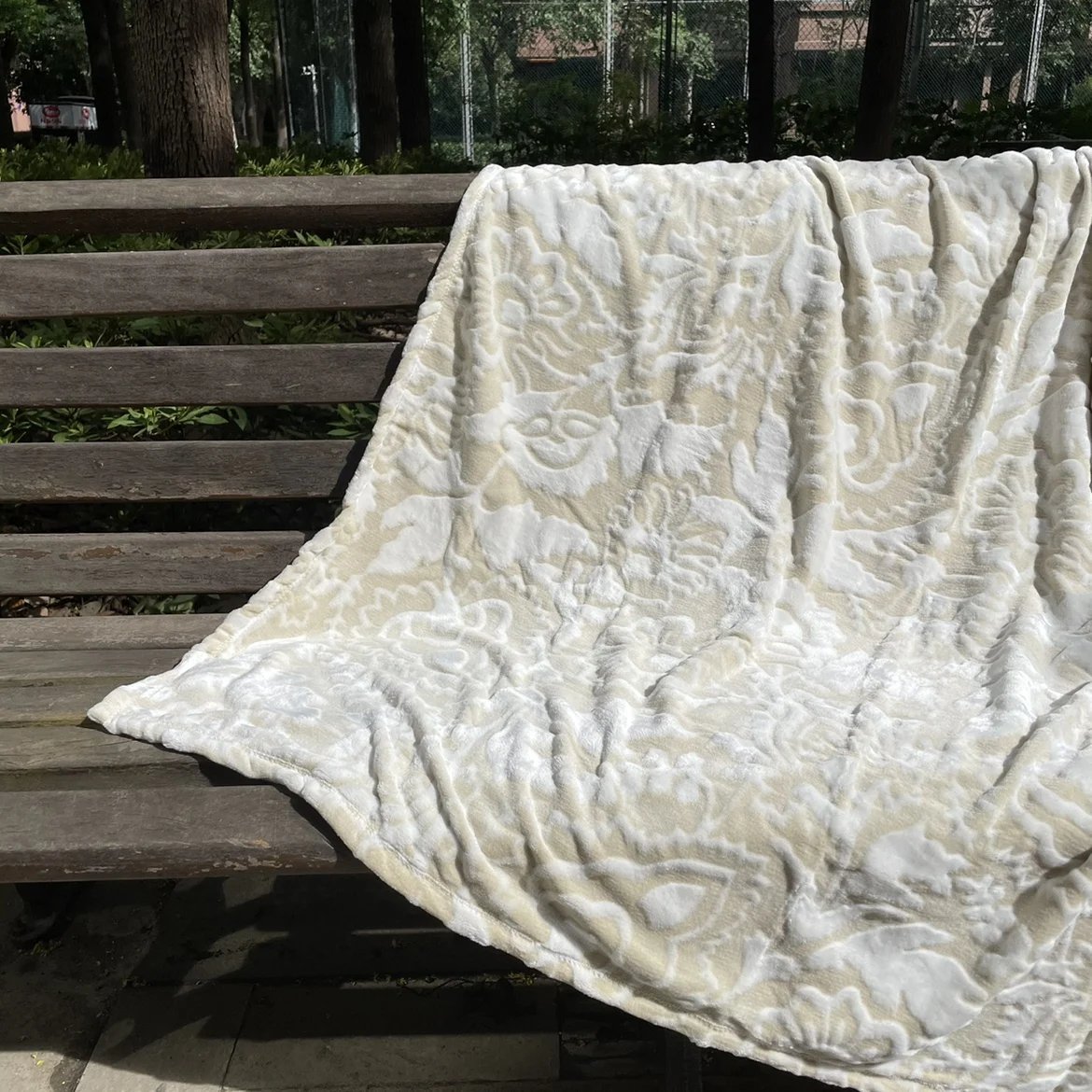 Plush throw blanket new without tag 200*126cm