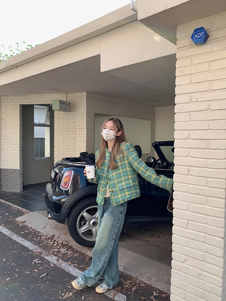 Куртка женская осенняя однобортная с длинным рукавом и круглым вырезом