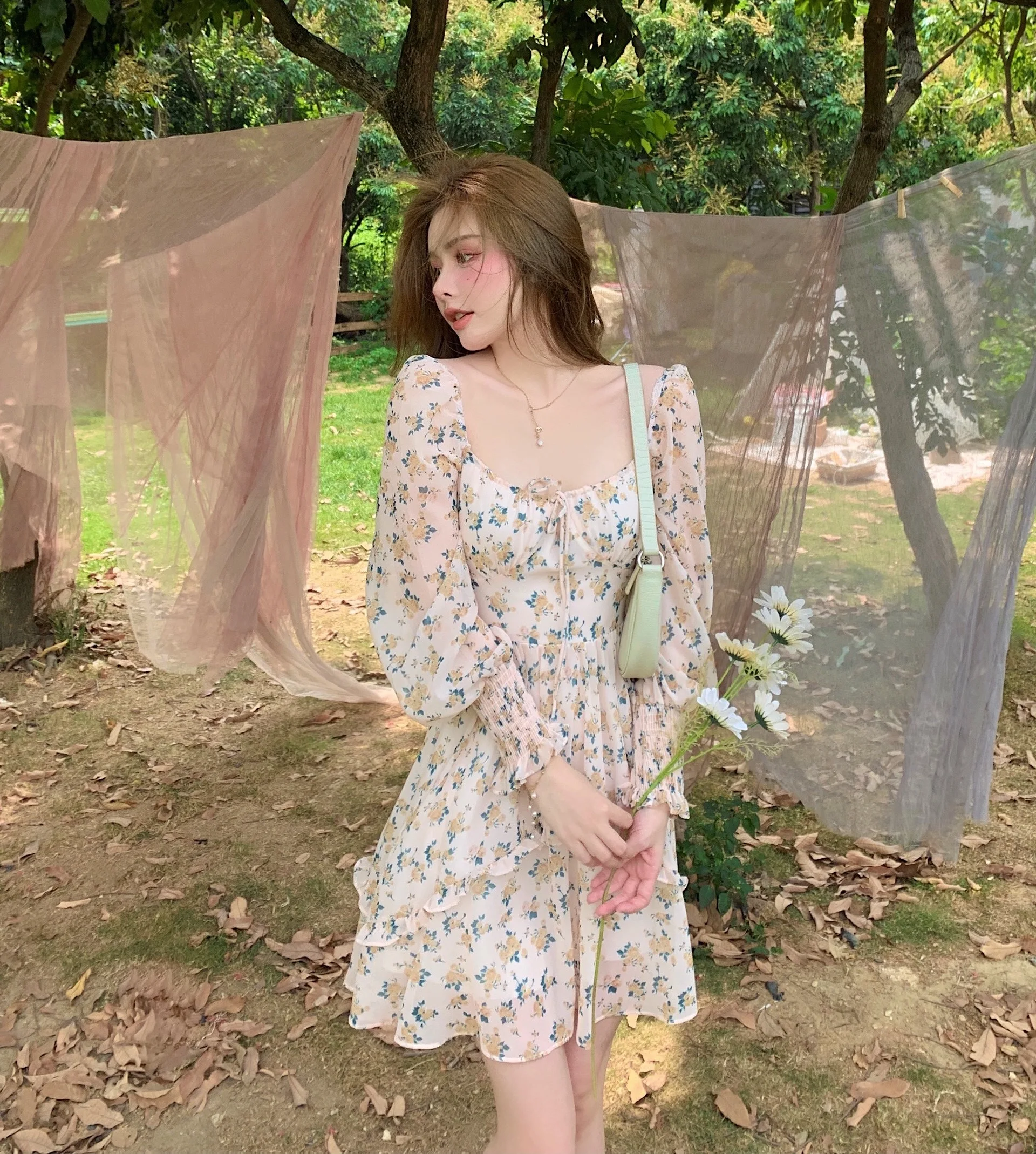 Платье-макси женское атласное без рукавов с открытой спиной