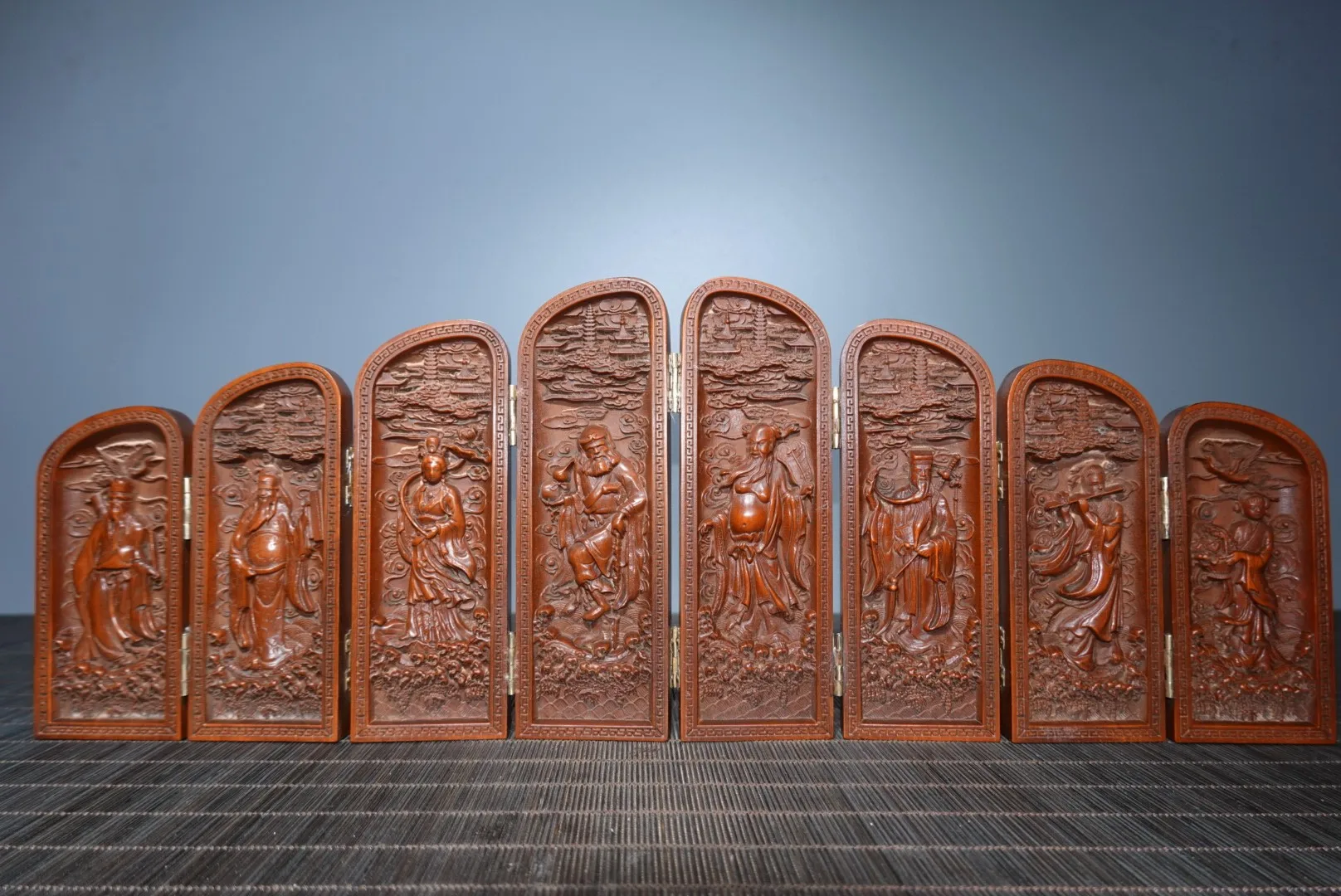 Подвеска китайская из натурального бокса Восемь Бессмертных пересекающих