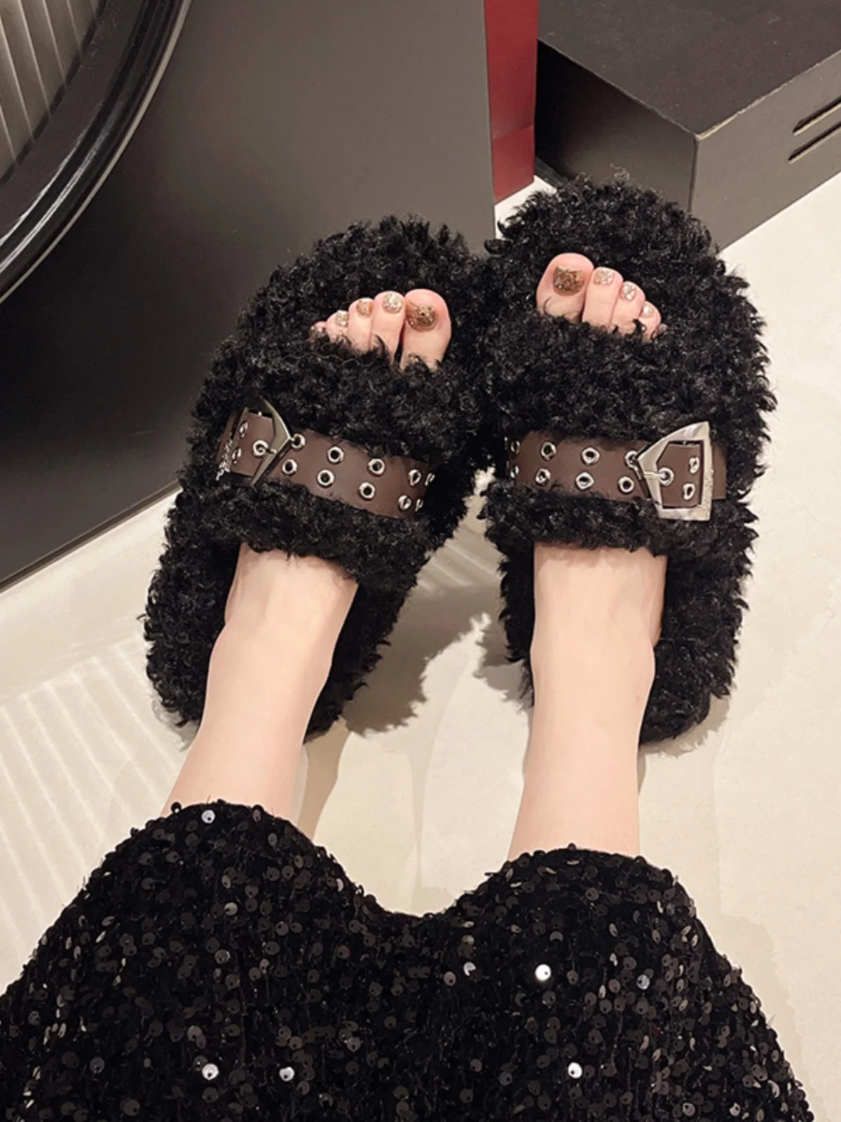 Женская обувь 2024 тапочки повседневные пантофле из флока на платформе меховые