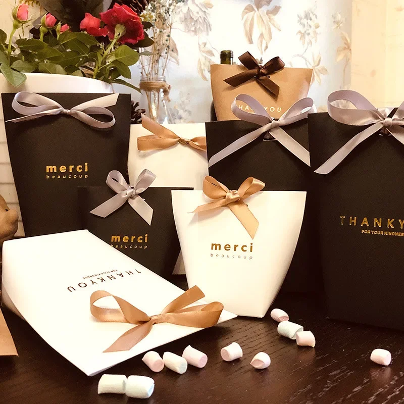 

50pcs/lot Black White Bronzing French Merci Paper Candy Bag Thank You Gift Candy Box Packaging Wedding Birthday Party Favor Bag