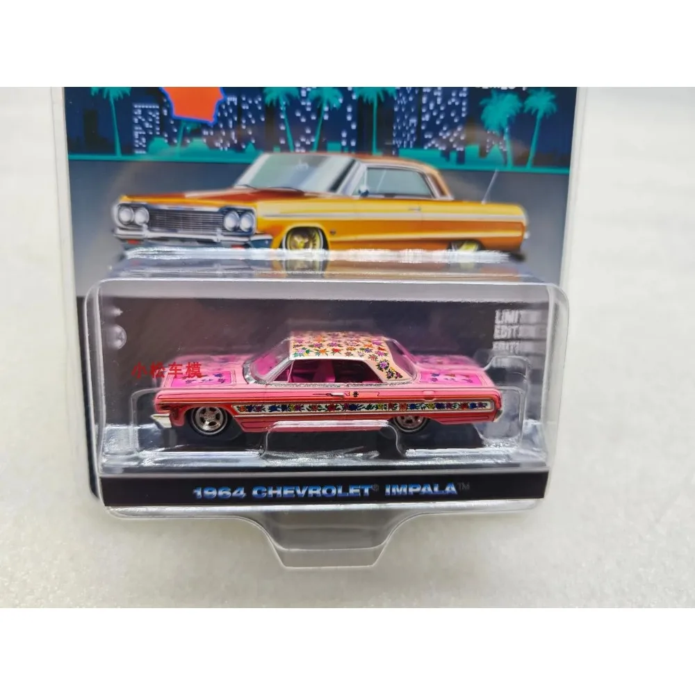 Фото Green Light 1:64 1964 Chevrolet Impala Low Rider — жесткая карта Gypsy Rose, литая под давлением металлическая модель игрушечного автомобиля, детский коллекционный подарок. №4