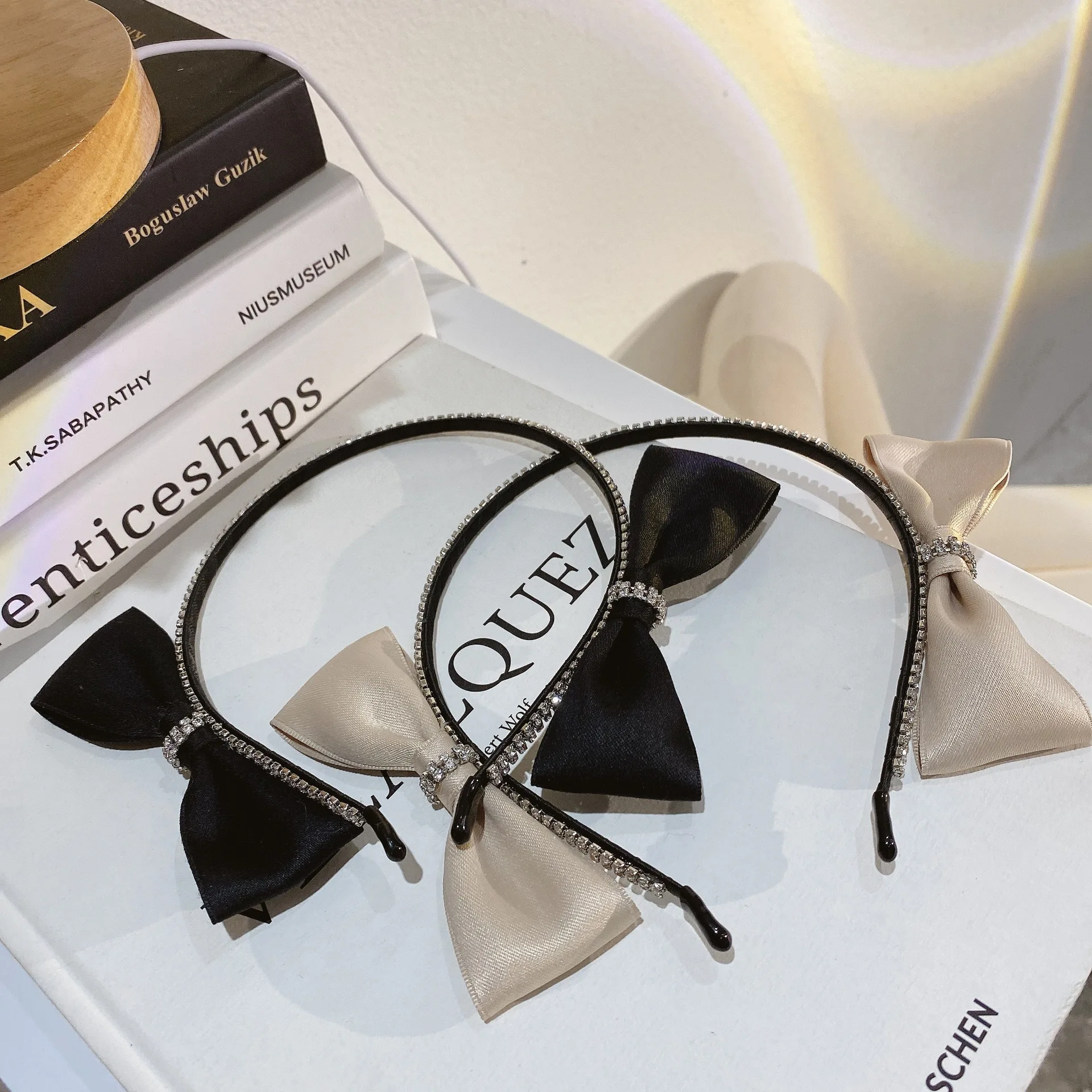 

South Korea Bowknot Rhinestone Hair Band 2022 New Fashion Women's Headband French Simple High end Headwear