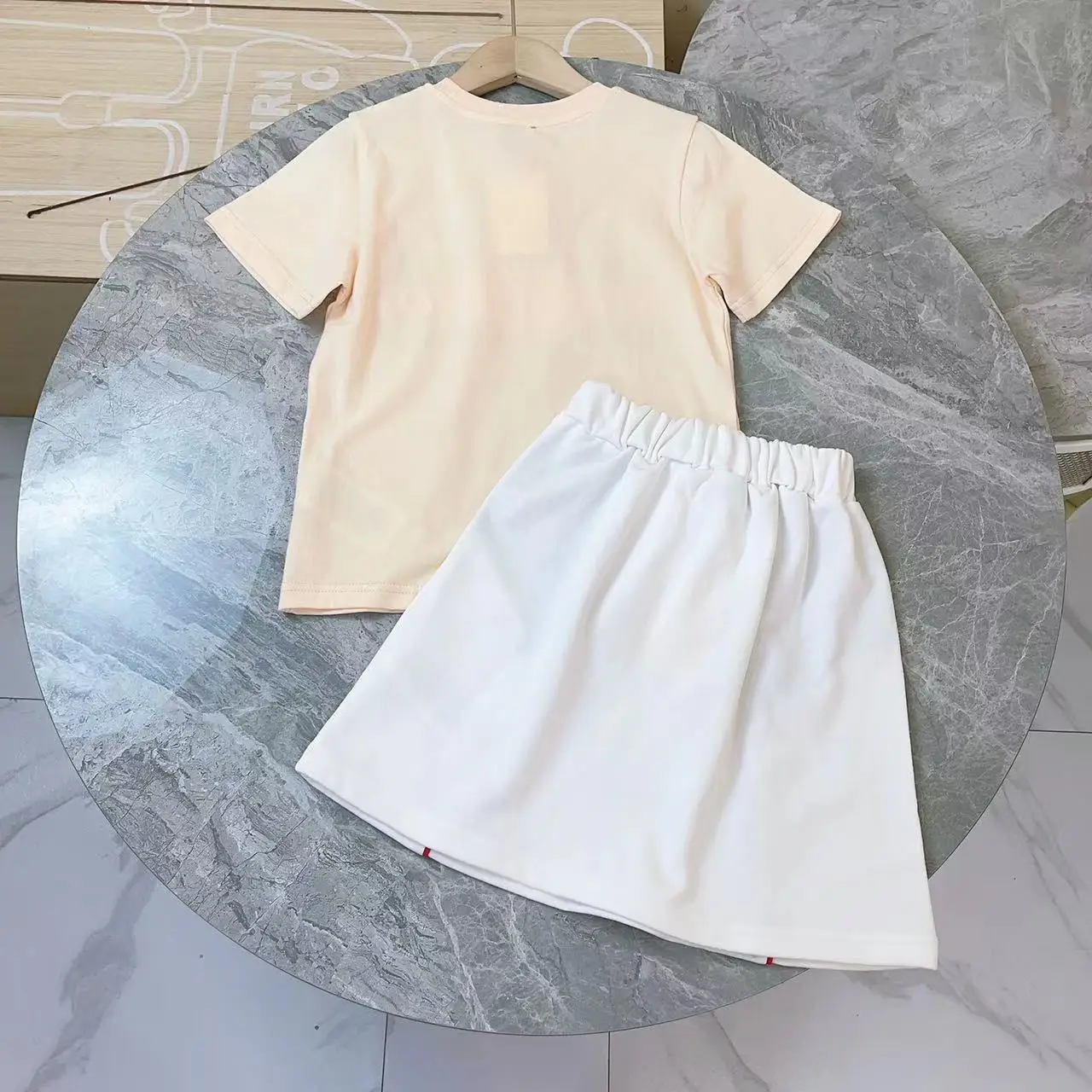 

Популярная детская одежда, Новинка лета 2023, детский удобный хлопковый топ в комплекте с эластичными брюками и половинным верхом Sh