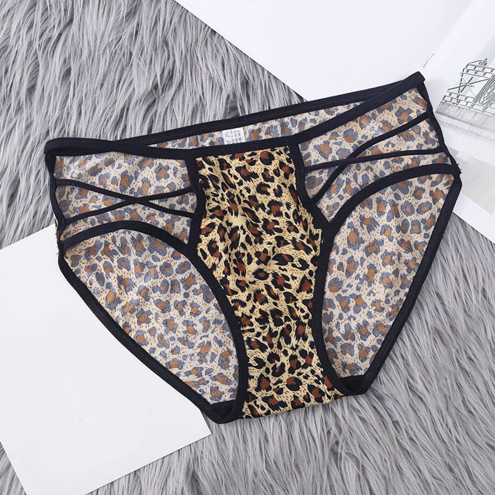 

Женское полупрозрачное нижнее белье без границ, с леопардовым принтом