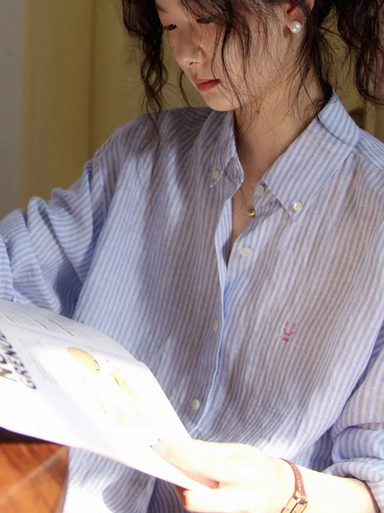 Льняная полосатая рубашка в ленивом стиле с вышивкой смайлика и длинными