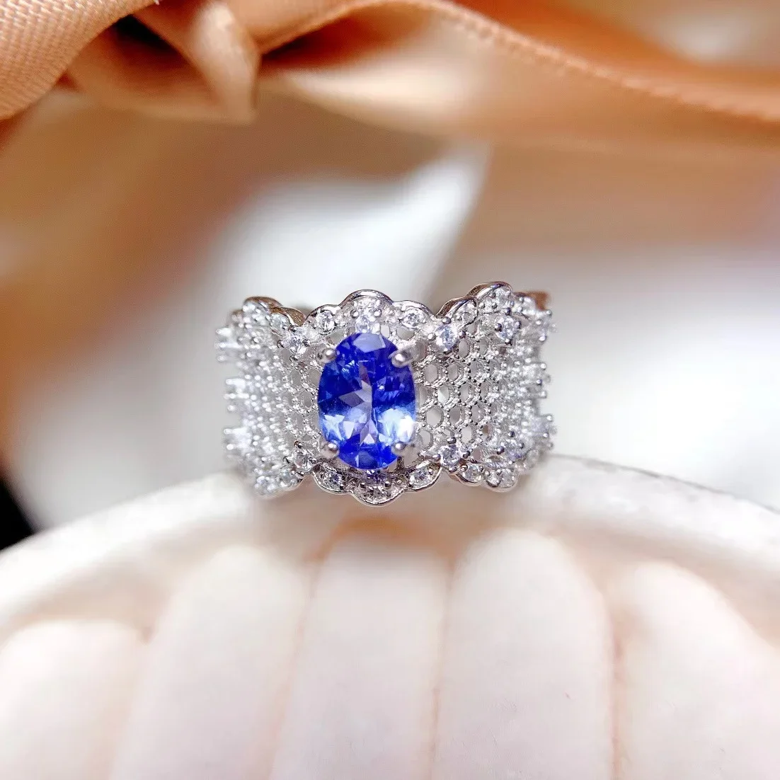 Классическое кольцо с натуральным танзанитом в этническом стиле серебро 925