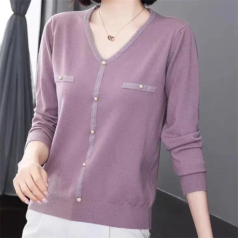 Женский трикотажный свитер с V-образным вырезом и длинным рукавом