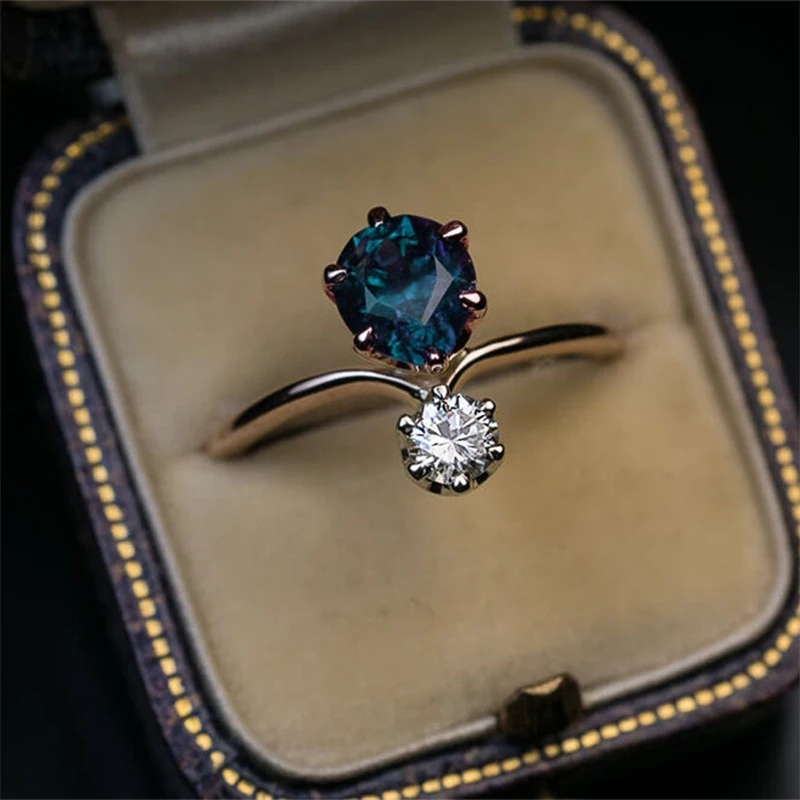 

2023 New Women's Fashion Aobao Ring Dance Party Daily Apparel High Quality Blue White Cubic Zirconia Shining Personality Ring